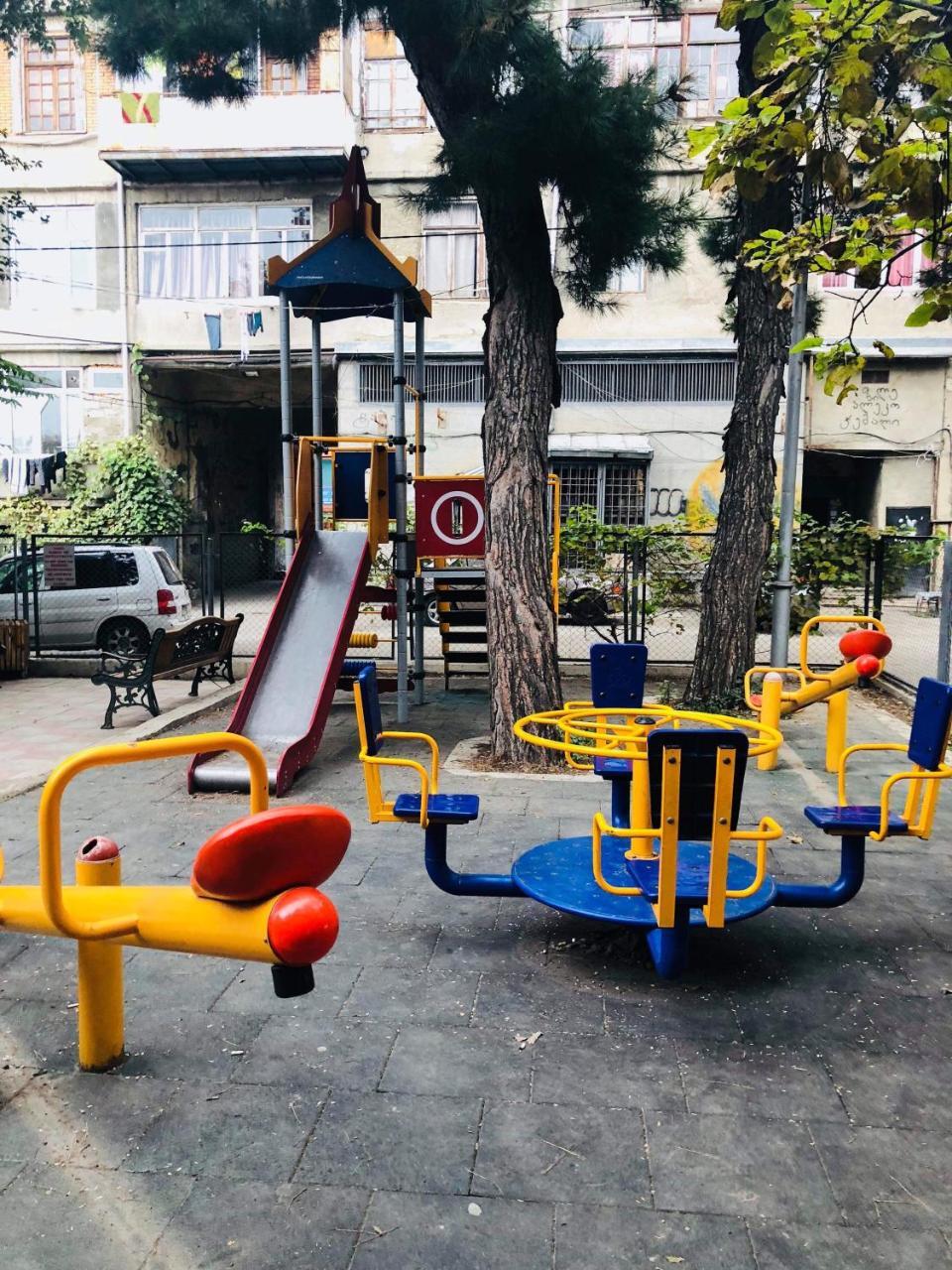 Feel At Home Tbilisi ภายนอก รูปภาพ