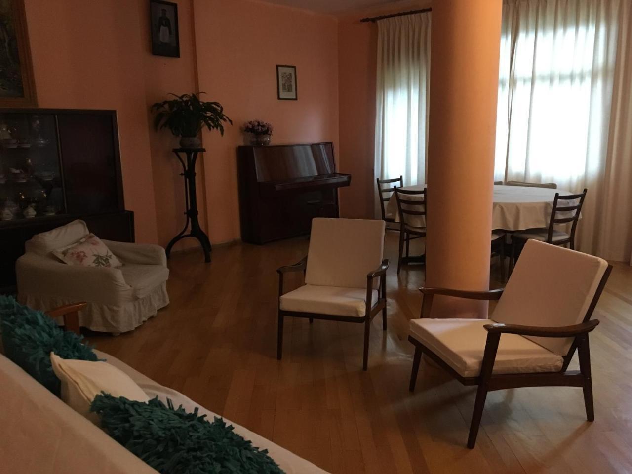 Feel At Home Tbilisi ภายนอก รูปภาพ