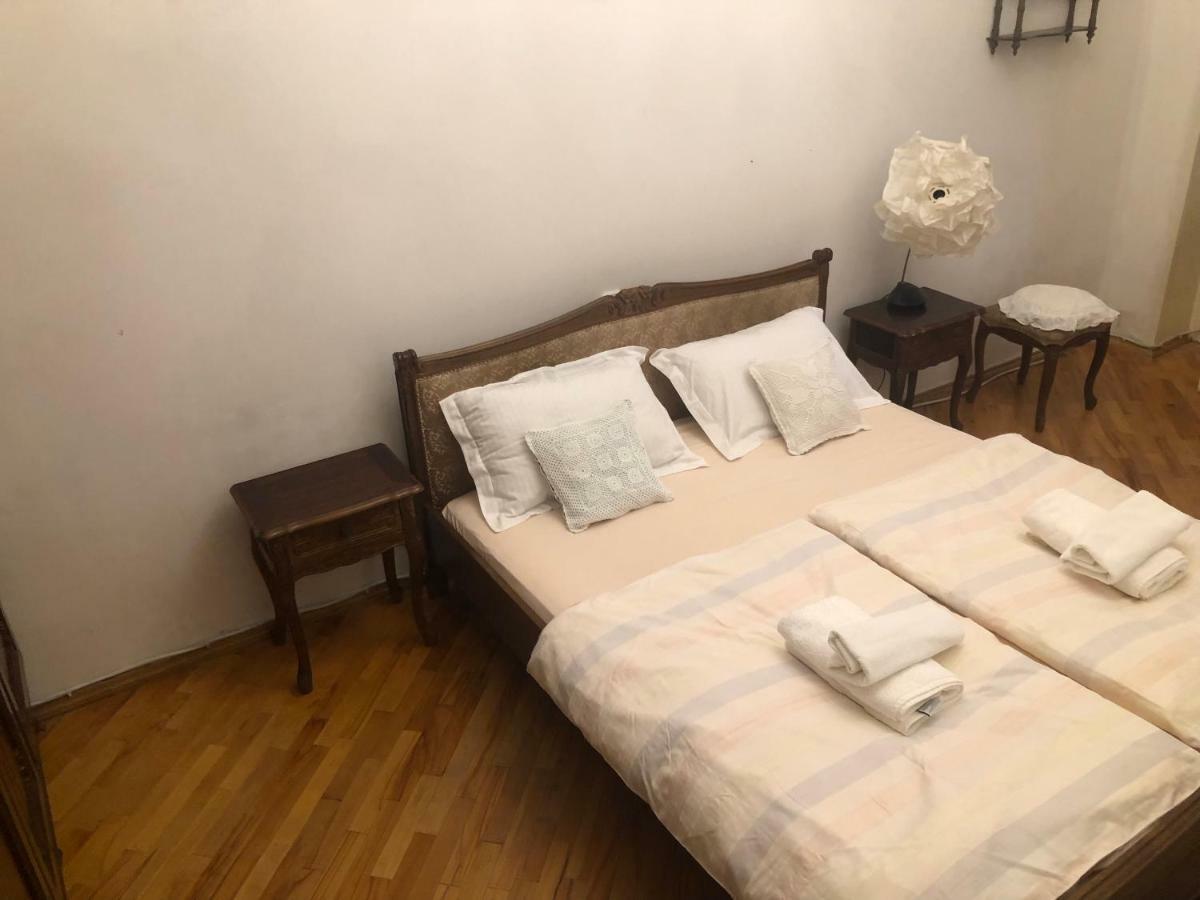 Feel At Home Tbilisi ภายนอก รูปภาพ